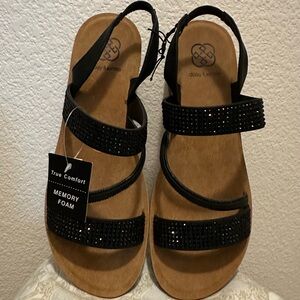 Daisy Fuentes Black Strappy Sandals